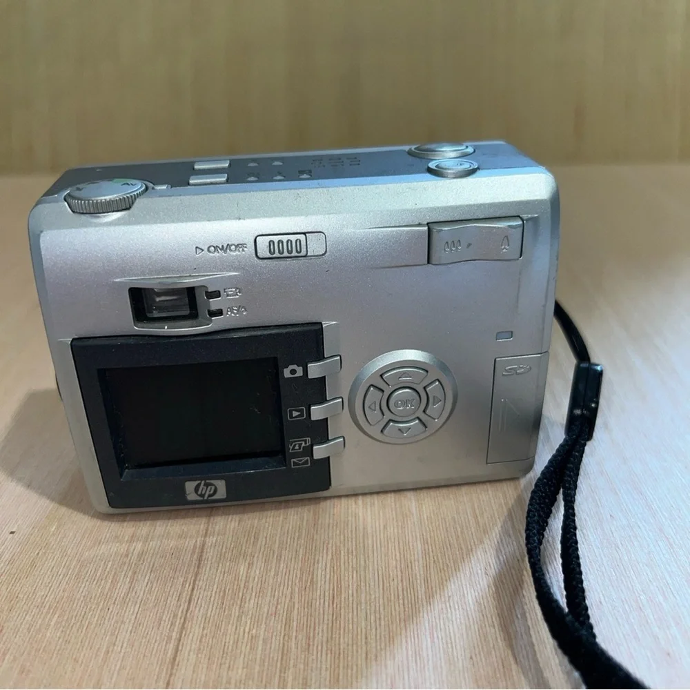 HP Photosmart 8886 Camera Tested w/Docking Station Untested Turns On-Read Below